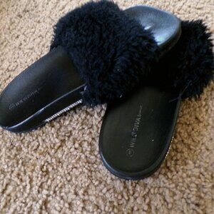 Women fur slides